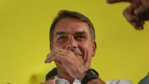 Mercado vê contradições de Flávio na economia, mas dá benefício da dúvida