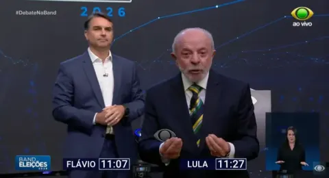 Bandeirantes empurrou Lula para uma jaula com Flávio Bolsonaro