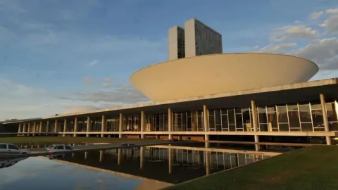 Governo prepara lei complementar para exceções da escala 6x1 | SBT News