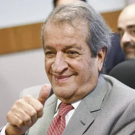 Valdemar faz reunião de emergência no PL após possível saída de Flávio do país