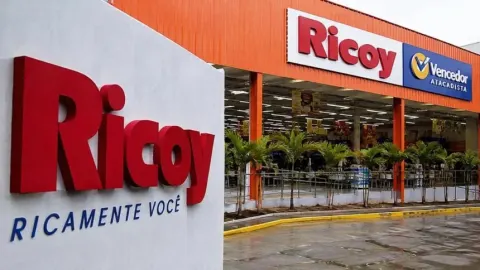 Justiça decreta falência de grupo de supermercados por dívida de quase R$ 700 milhões