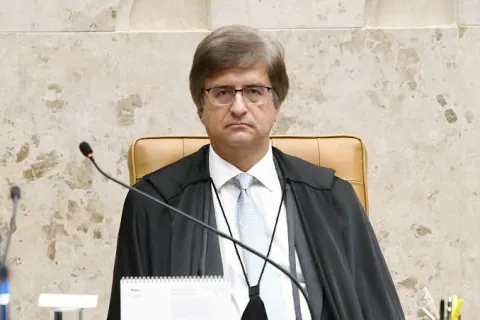 Gonet tem de sair da PGR