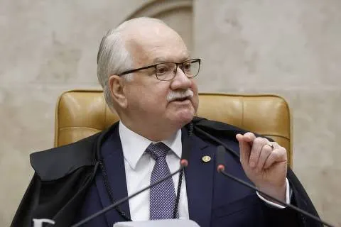 Críticos à escolha de Moraes como relator do golpe não veem contradição em Mendonça no caso Master