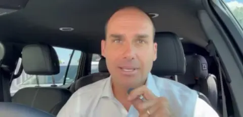 Eduardo Bolsonaro diz ter pedido aos EUA retomada de sanções contra Moraes