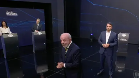 Lula condiciona debate na &quot;Globo&quot; à abertura de sigilo de Flávio
