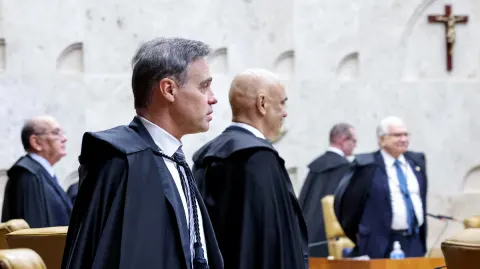 Moraes age contra o próprio espelho ao atacar Mendonça
