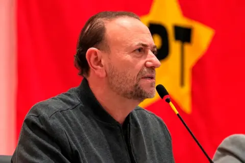 PT convoca reunião da Executiva Nacional para discutir crise no STF