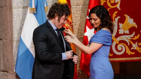 Milei viaja para a Espanha em plena campanha eleitoral para fortalecer suas alianças com a direita