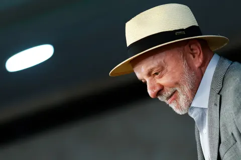 Lula ajusta tom do discurso e tenta se aproximar de empresários e banqueiros às vésperas da eleição