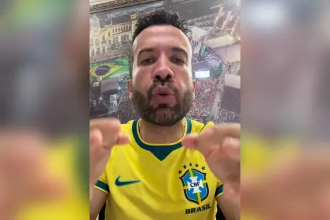 Após prever que Flávio passaria Lula, Janones faz alerta sobre o 1º turno