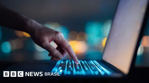 Sites em vários países são desativados após IA detectar falhas graves de segurança na linguagem PHP - (log4shell do PHP).