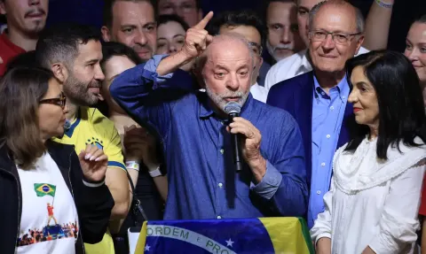 Lula defende regulação das redes sociais em 1º discurso após reeleição