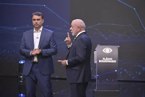 Lula vai priorizar púlpito para evitar &quot;sombra&quot; de Flávio em debate | Blogs | CNN Brasil