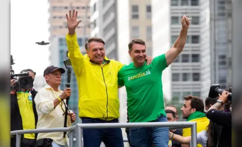 Eleitores de Zema, Renan Santos, Caiado e Cury migrariam para Flávio Bolsonaro no segundo turno, aponta Quaest