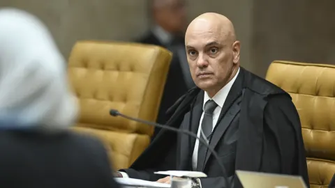 Moraes não sabe ler: relatório da PF não tem valor probatório.