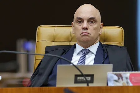 Ministros ignoram crise de Moraes em 1ª sessão do STF após revelação de mensagens de Vorcaro