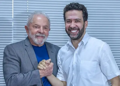 Lula quer se desvincular de seu “Exército” no WhatsApp