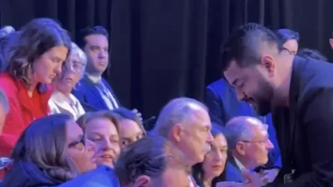 Equipe da Band repreende Janja durante debate; assista