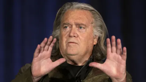 Bannon pede para Trump cortar relações e comércio com Brasil