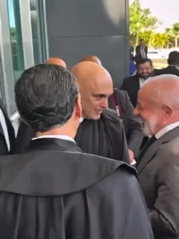 Entorno de Flávio vê Lula enfraquecido com guerra no STF
