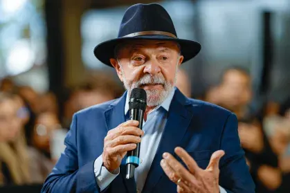 PoderData/Aya: 50% desaprovam trabalho de Lula; 42% aprovam