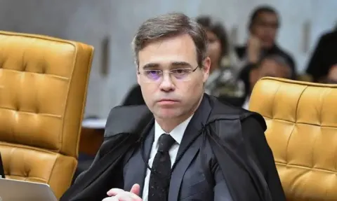 Mendonça anuncia saída de instituto privado
