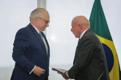 Lula pediu argumentos para defender o Supremo e ouviu invertida.