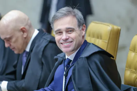 Mendonça pede afastamento de Alexandre de Moraes 