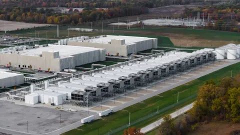 Impedir a instalação de data centers em território nacional pode colocar em risco, no exterior, os dados dos americanos - (Trump um Czar para Ia).