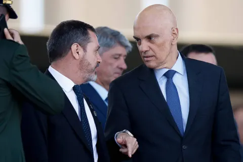 Ministros suspeitam de monitoramento ilegal de Mendonça e identificam delegado em relatório de Moraes