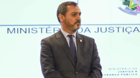 Governo prepara reação e AGU contestará afastamento de Andrei da PF