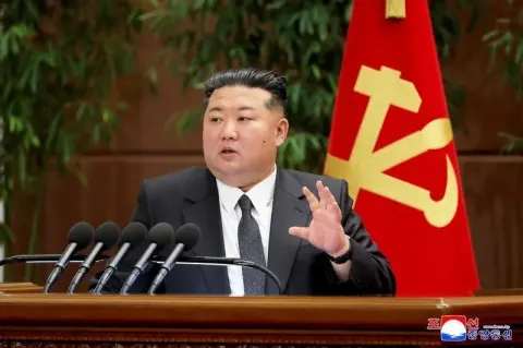 Coreia do Norte revisa regras do partido e amplia poder de Kim Jong-un