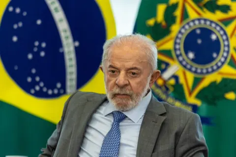 Jantar de Lula com empresários e banqueiros teve celulares trancados