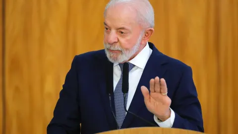 “Vamos regular, doa a quem doer”, diz Lula sobre as redes sociais