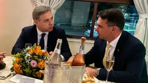 Mendonça incendeia o STF para Flávio colher votos 
