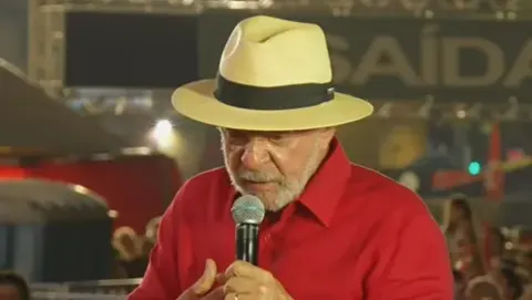 Lula é pressionado a viajar e focar em beneficiários do Bolsa Família