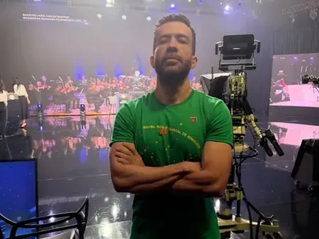 Janones tem arritmia cardíaca e é internado em UTI após debate