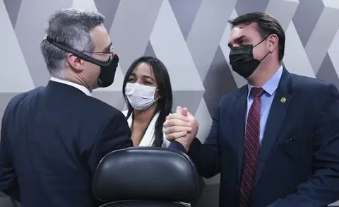 Se eleito, Flávio Bolsonaro pode governar com o STF de Jair